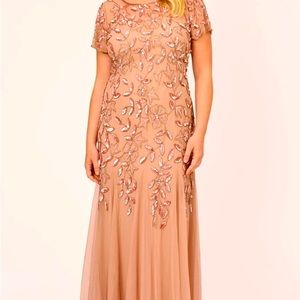 ADRIANNA PAPELL  lHAND BEADED SHORT SLEEVE FLORAL GODET GOWN IN ROSE GOLD